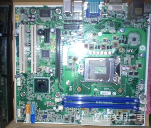 今天在马路边看到一台惠普 Pro3330MT ,观望了一下,周围没有人,把主板和cpu拆了出了,狂奔回家,打开太平洋二手论坛,卖掉 750大洋,板是富士康A60 有性趣基友上网查 u是i3 2120 深圳屌丝可面交稿基, 板已不是处,被本人xxx了1天,还是粉的9.999999999999新 U还是罗莉,本人不好这口,还是留给那个邪恶大叔,赶紧领回家调教 高清五码图