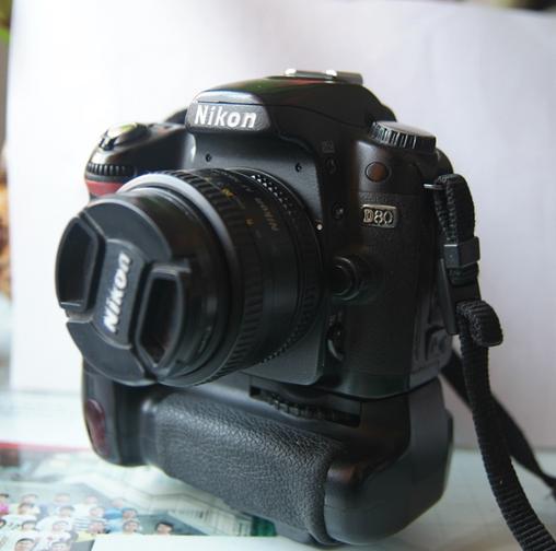 出售单反尼康d80 手柄和50定焦-数码相机